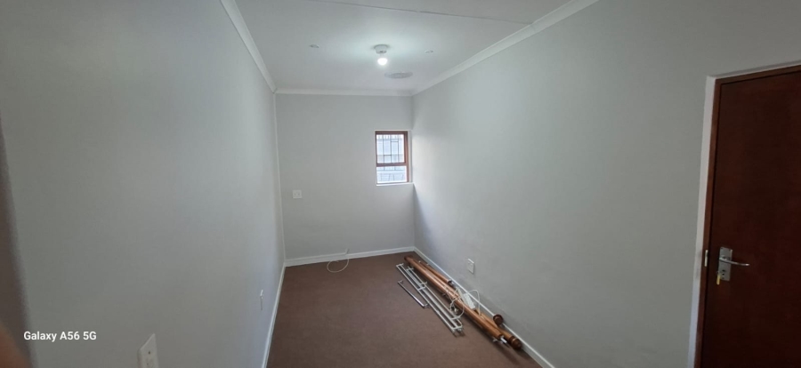 To Let 3 Bedroom Property for Rent in Heuningkloof Western Cape